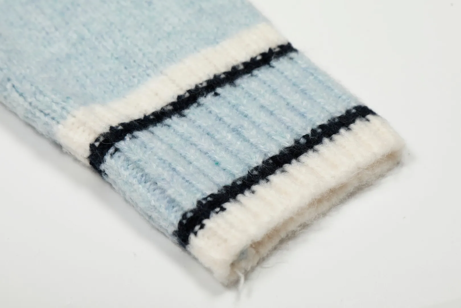 VIV top quality - limited to Japan" vivienne west wood 25th autumn and winter new three-color patchwork wool embroidered cardigan Color: Blue Size: S M L